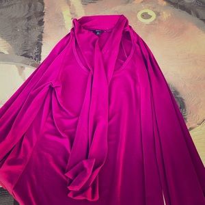 Express top ties around neck